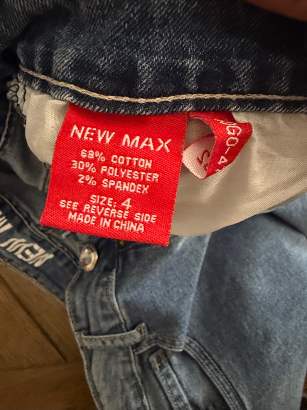 New Max Jeans with Rhinestone - Picture 6 of 6